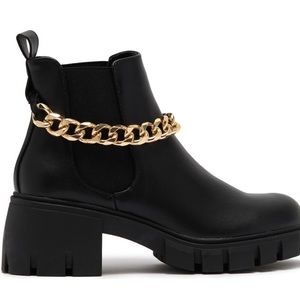 NWB Madden Girl Honey Chain Chelsea Boot
